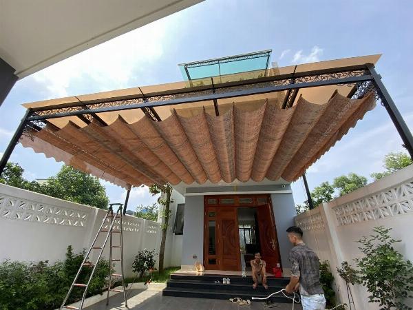 Bạt che nắng mưa dạng xếp lớp mái kính 